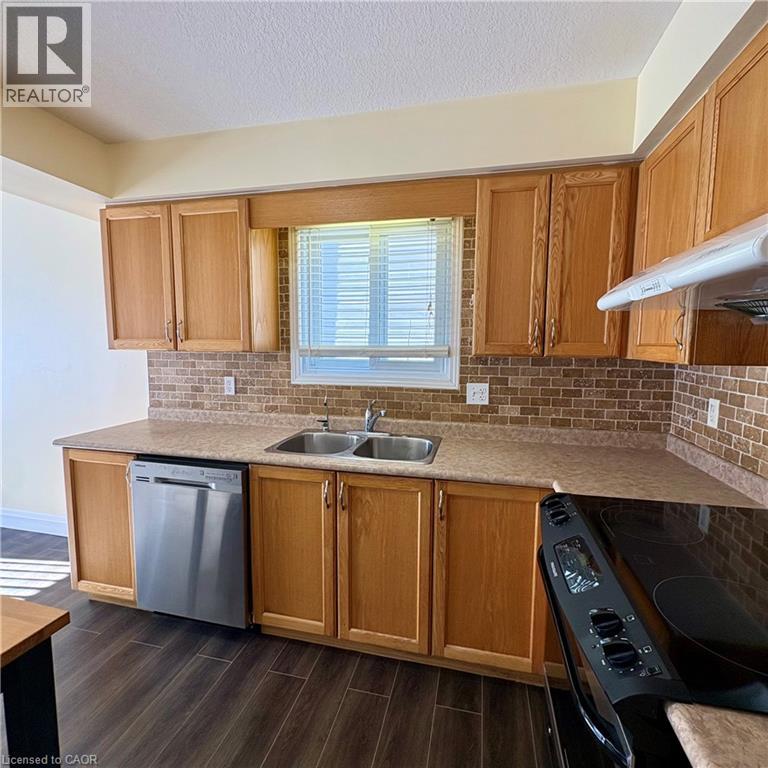 629 Violet Street, Waterloo, Ontario  N2V 2V9 - Photo 16 - 40808403