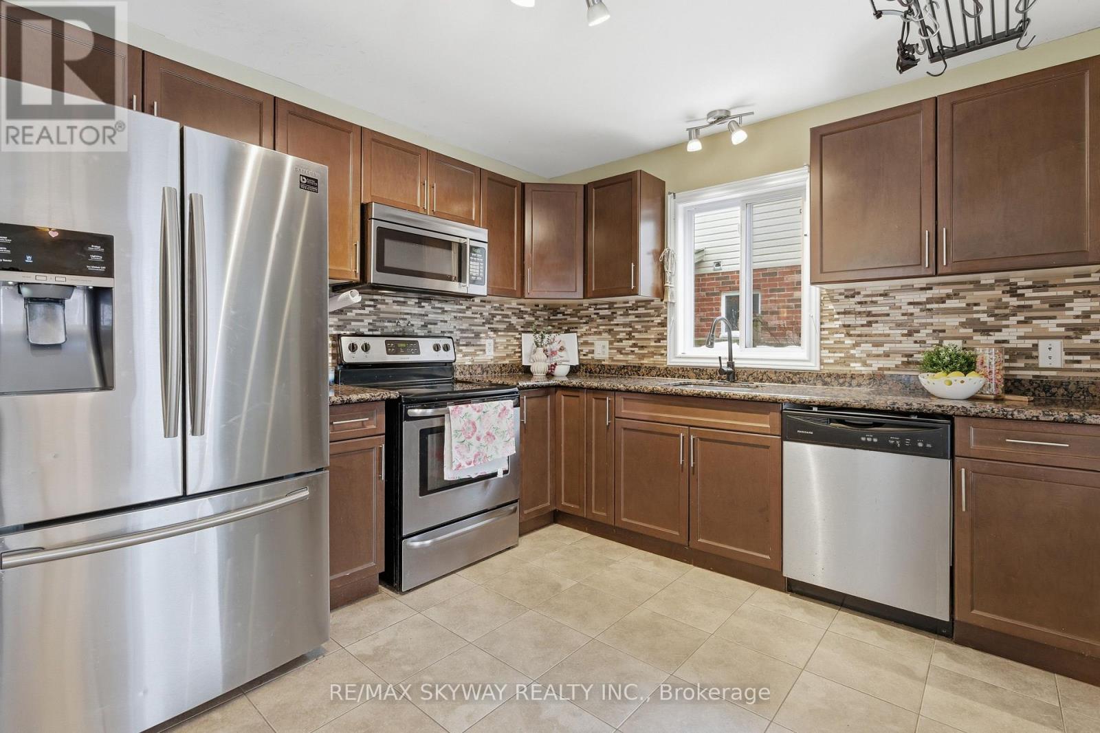 1185 Lawson Road, London North, Ontario  N6G 5K9 - Photo 10 - X12844754