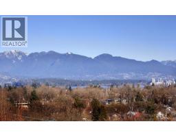 <div class="price">$2,555,000</div> 3657 W 14th Avenue, Vancouver<br><div style="margin-bottom:8px;"><small>RE/MAX Select Properties</small></div><div class='bed_bath'>3 Bed | 2 Bath</div>