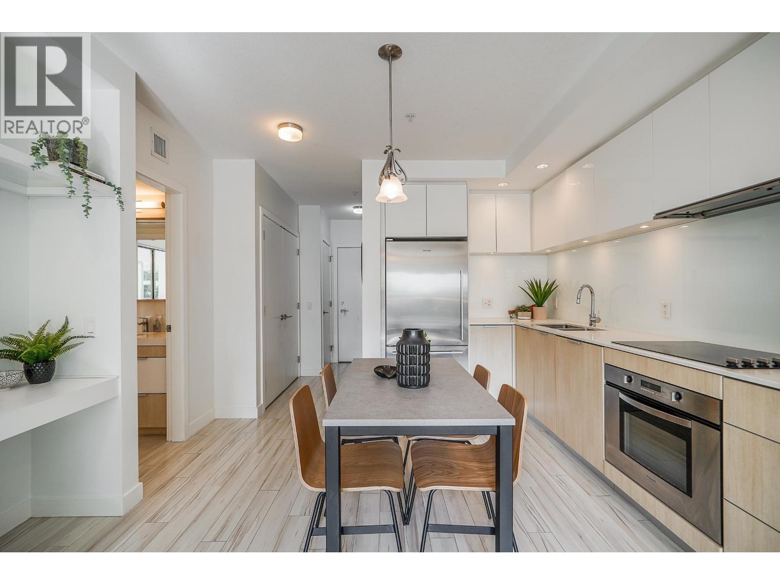 214 111 E 3rd Street, Vancouver, British Columbia  V7L 0C6 - Photo 3 - R3095492