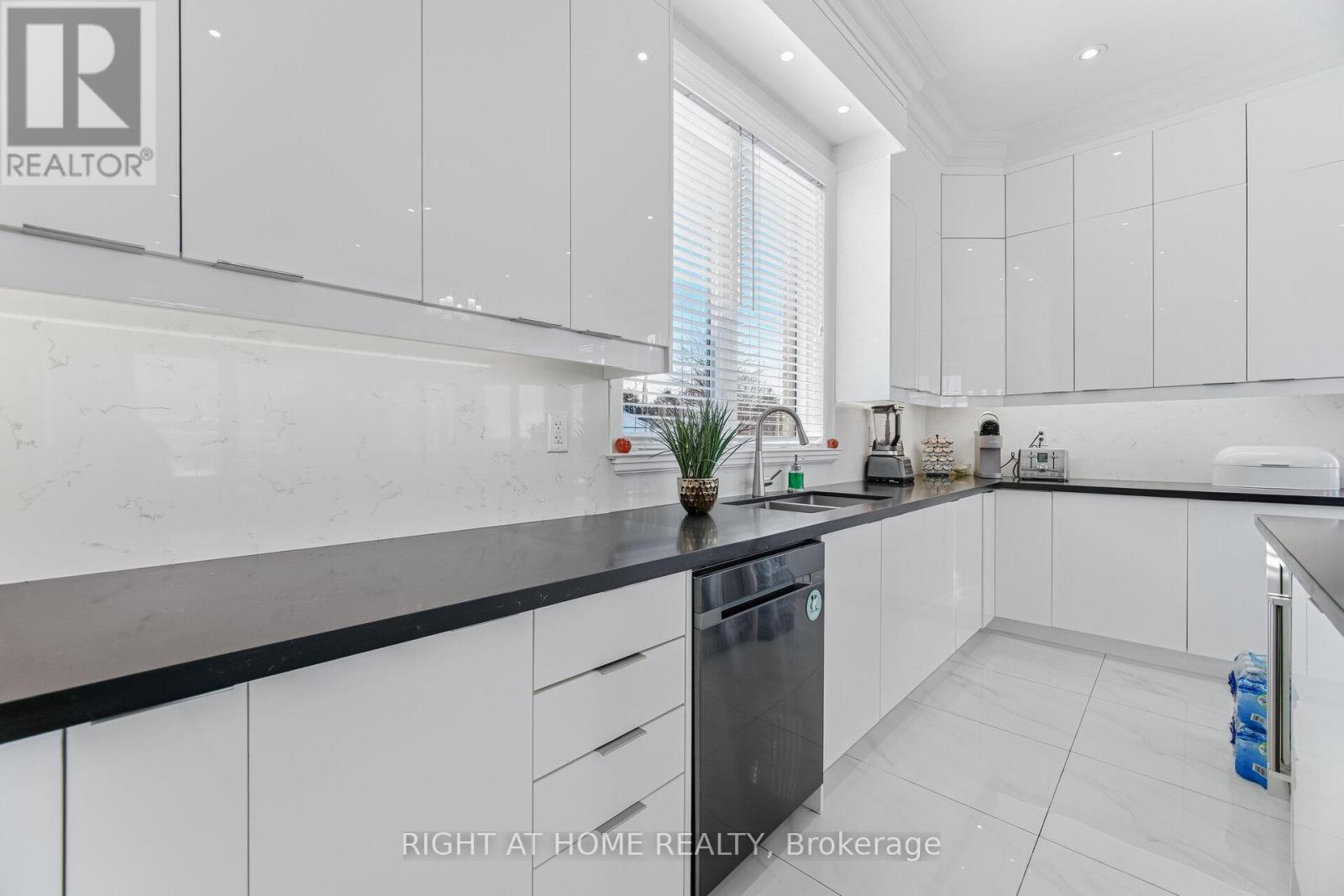 386 Kennedy Road, Toronto, Ontario  M1K 2A6 - Photo 11 - E12845112