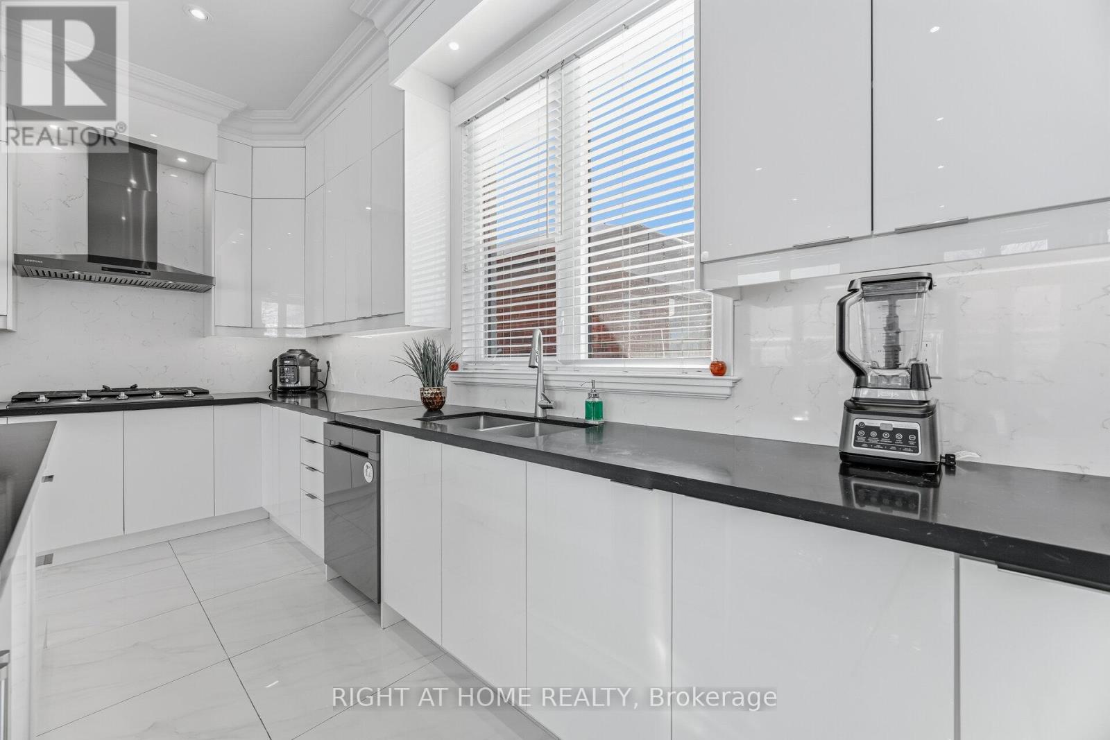 386 Kennedy Road, Toronto, Ontario  M1K 2A6 - Photo 13 - E12845112