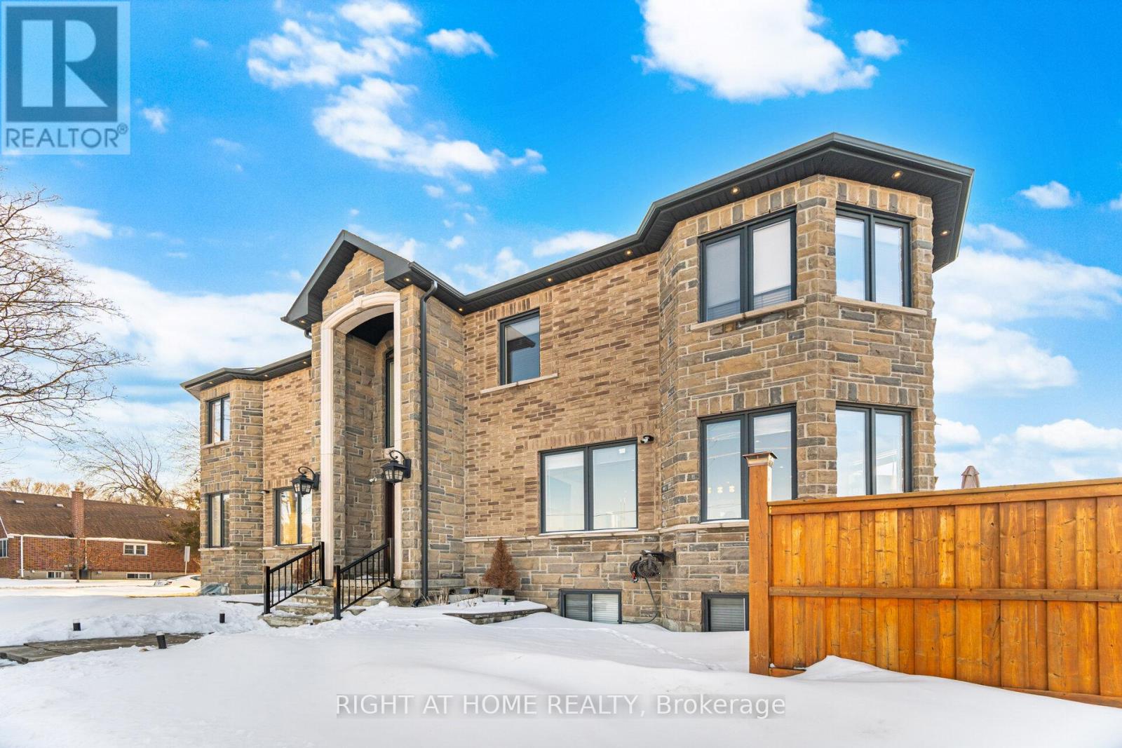 386 Kennedy Road, Toronto, Ontario  M1K 2A6 - Photo 2 - E12845112