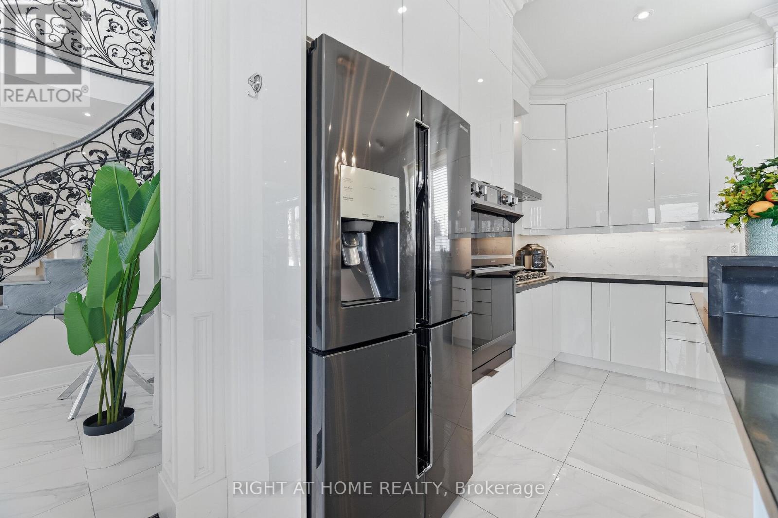 386 Kennedy Road, Toronto, Ontario  M1K 2A6 - Photo 9 - E12845112