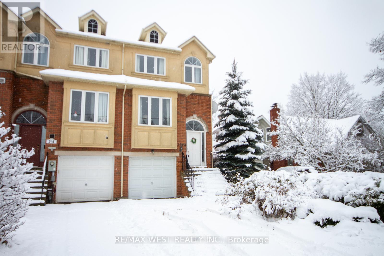 104a Benson Avenue, Richmond Hill (Mill Pond), Ontario  L4C 4E7 - Photo 2 - N12845076