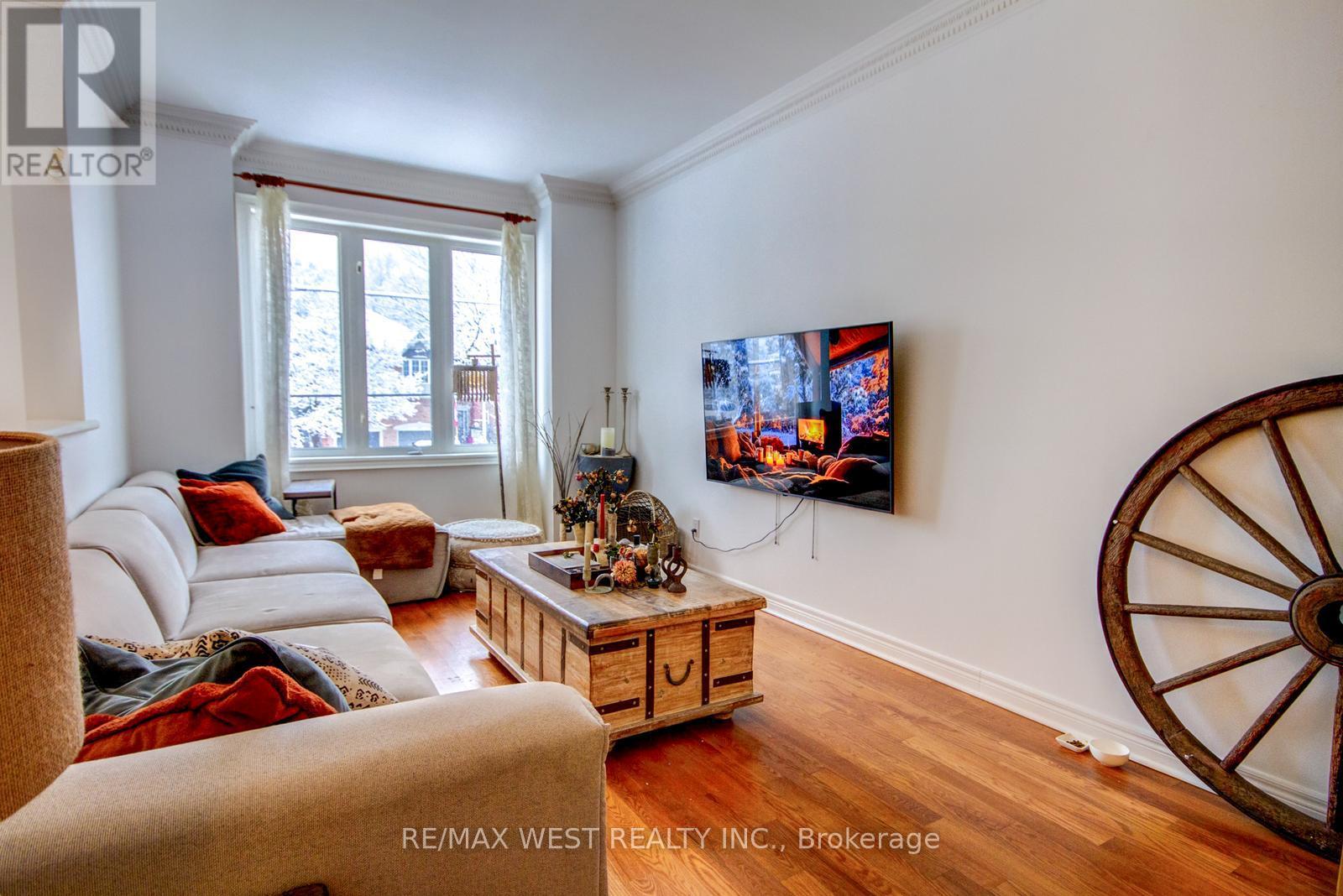 104a Benson Avenue, Richmond Hill (Mill Pond), Ontario  L4C 4E7 - Photo 5 - N12845076