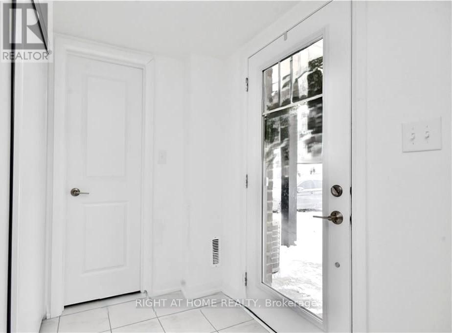 23 Kodiak Terrace, Barrie, Ontario  L4N 8G1 - Photo 2 - S12845058