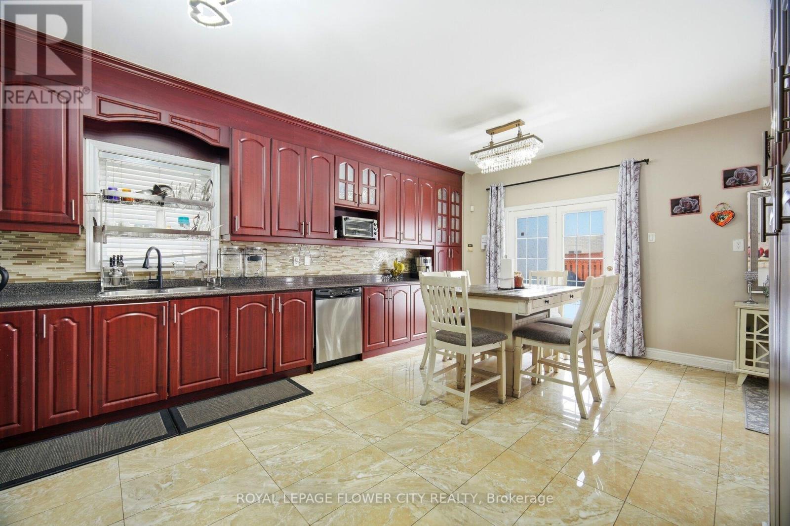 67 Olde Town Road, Brampton, Ontario  L6X 4T8 - Photo 12 - W12844990