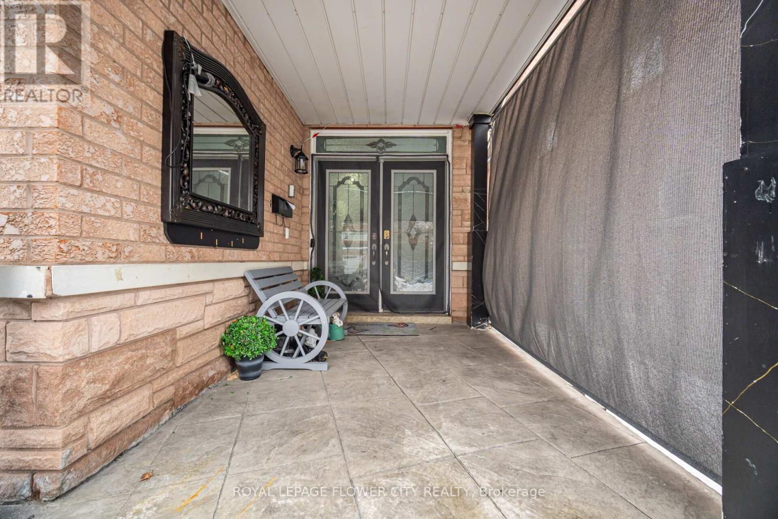 67 Olde Town Road, Brampton, Ontario  L6X 4T8 - Photo 4 - W12844990