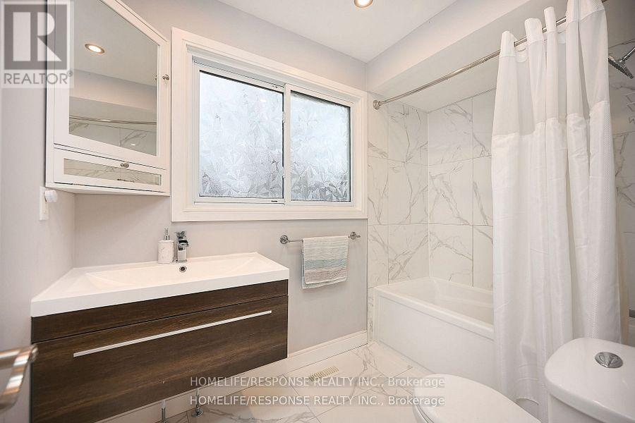 Upper - 2617 Treviso Court, Mississauga, Ontario  L5N 2T3 - Photo 22 - W12845124