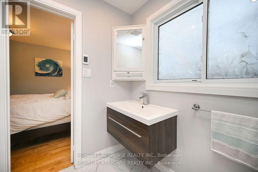 Upper - 2617 Treviso Court, Mississauga, Ontario  L5N 2T3 - Photo 23 - W12845124