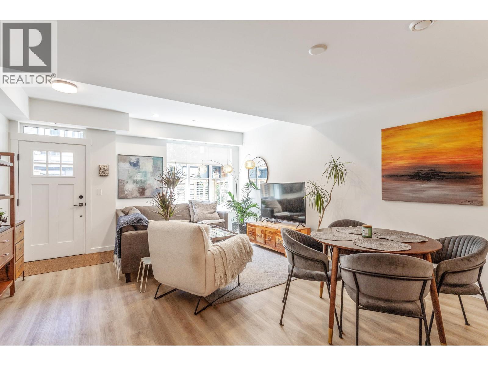 6 237 Ridgeway Avenue, North Vancouver, British Columbia  V7L 0H6 - Photo 3 - R3095420