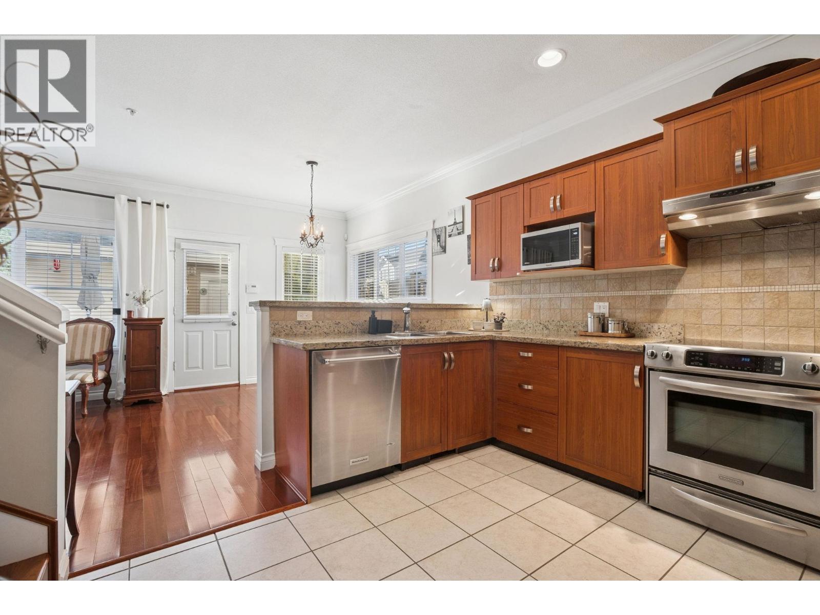 210 3000 Riverbend Drive, Coquitlam, British Columbia  V3C 6R1 - Photo 5 - R3095984