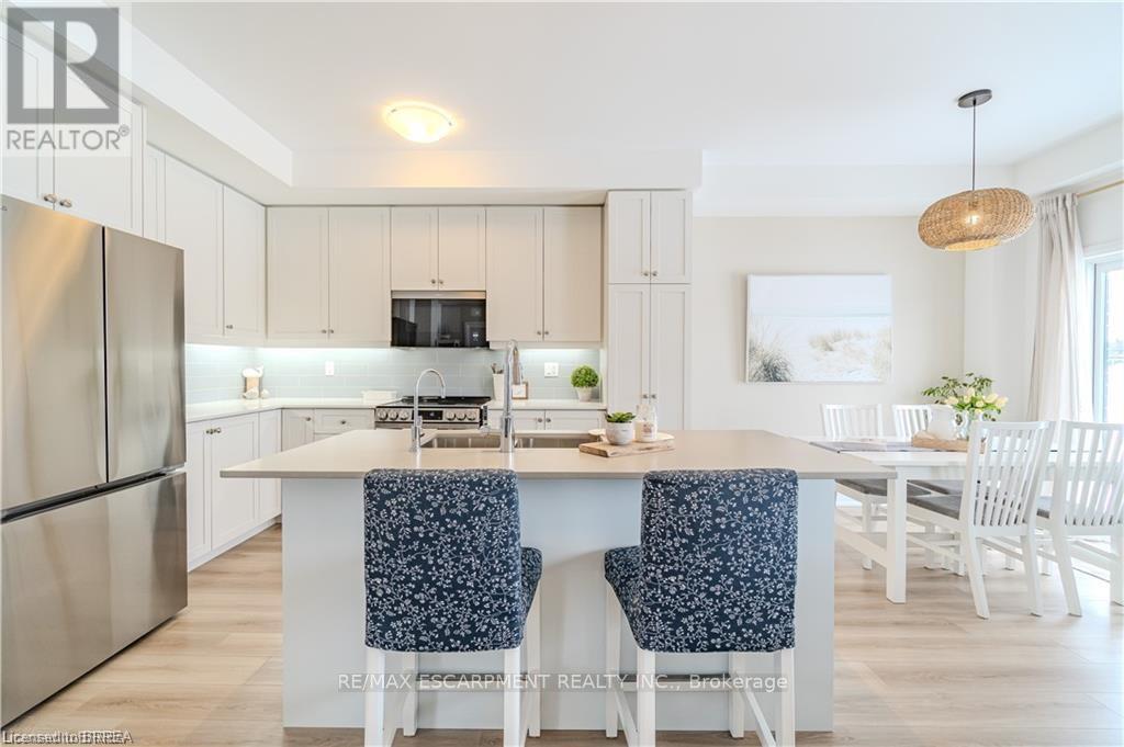 58 Gort Avenue, Brant, Ontario  N3L 0N9 - Photo 4 - X12845014