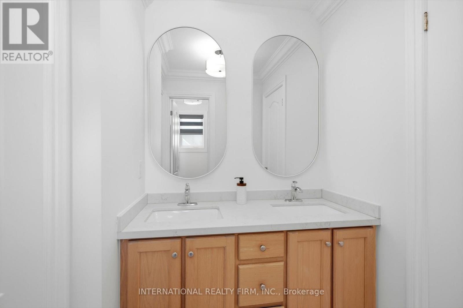 130 Andrews Drive, Bradford West Gwillimbury, Ontario  L0G 1A0 - Photo 22 - N12837738