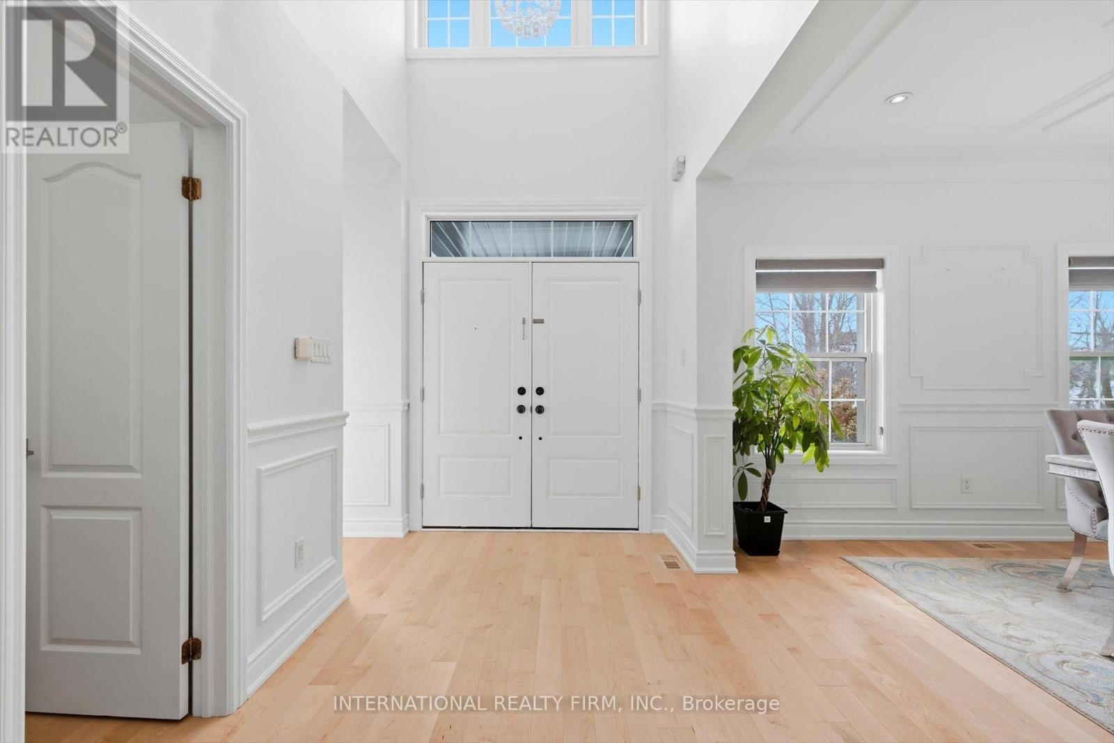 130 Andrews Drive, Bradford West Gwillimbury, Ontario  L0G 1A0 - Photo 3 - N12837738