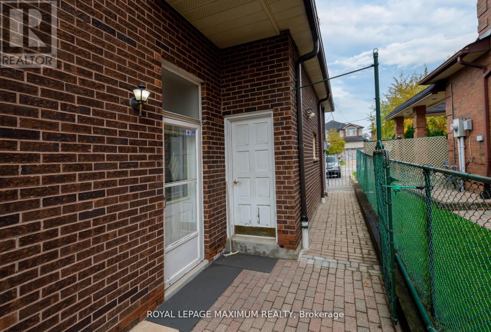 119 Glen Long Avenue, Toronto, Ontario  M6B 2M4 - Photo 43 - W12809940