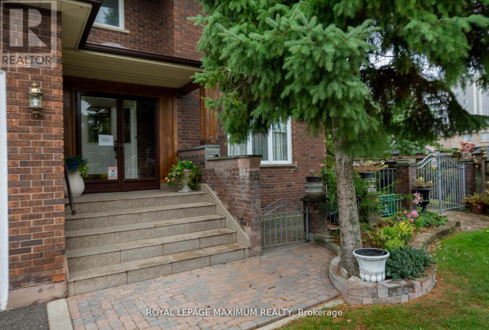 119 Glen Long Avenue, Toronto, Ontario  M6B 2M4 - Photo 4 - W12809940