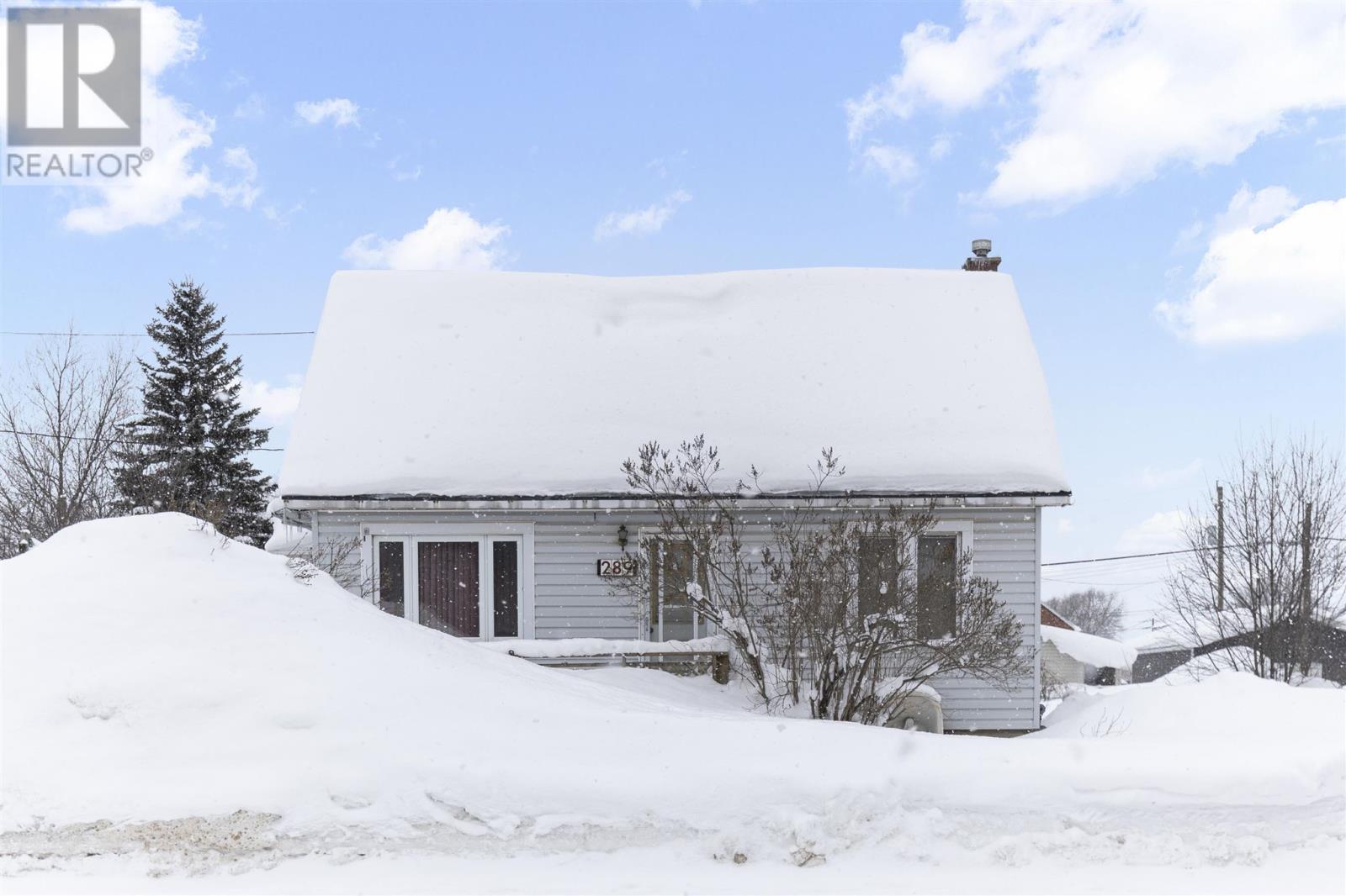 289 Goulais Ave, Sault Ste. Marie, Ontario  P6C 5A2 - Photo 1 - SM260218