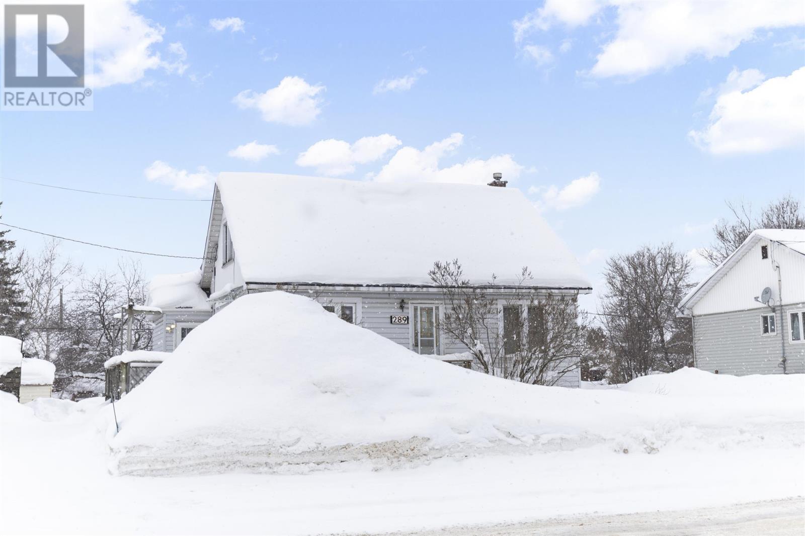 289 Goulais Ave, Sault Ste. Marie, Ontario  P6C 5A2 - Photo 2 - SM260218