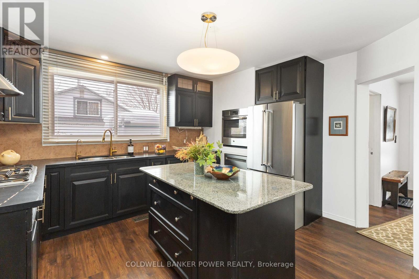 32 Ann Street, Lambton Shores, Ontario  N0M 1B0 - Photo 11 - X12845242