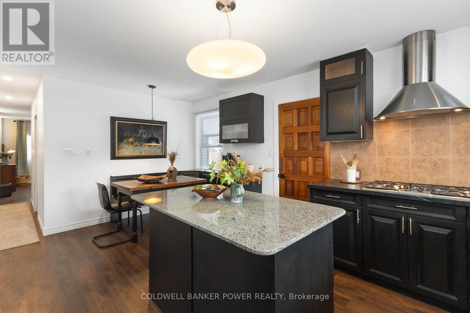 32 Ann Street, Lambton Shores, Ontario  N0M 1B0 - Photo 12 - X12845242