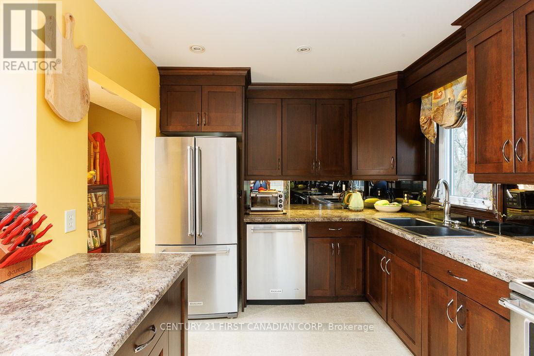 297 Alma Street, St. Thomas, Ontario  N5P 3B9 - Photo 10 - X12845306