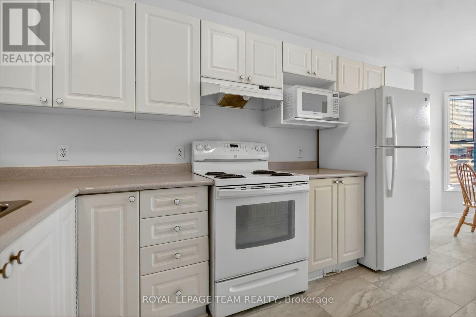 84 Newborough Crescent, Ottawa, Ontario  K2G 6A9 - Photo 5 - X12845184