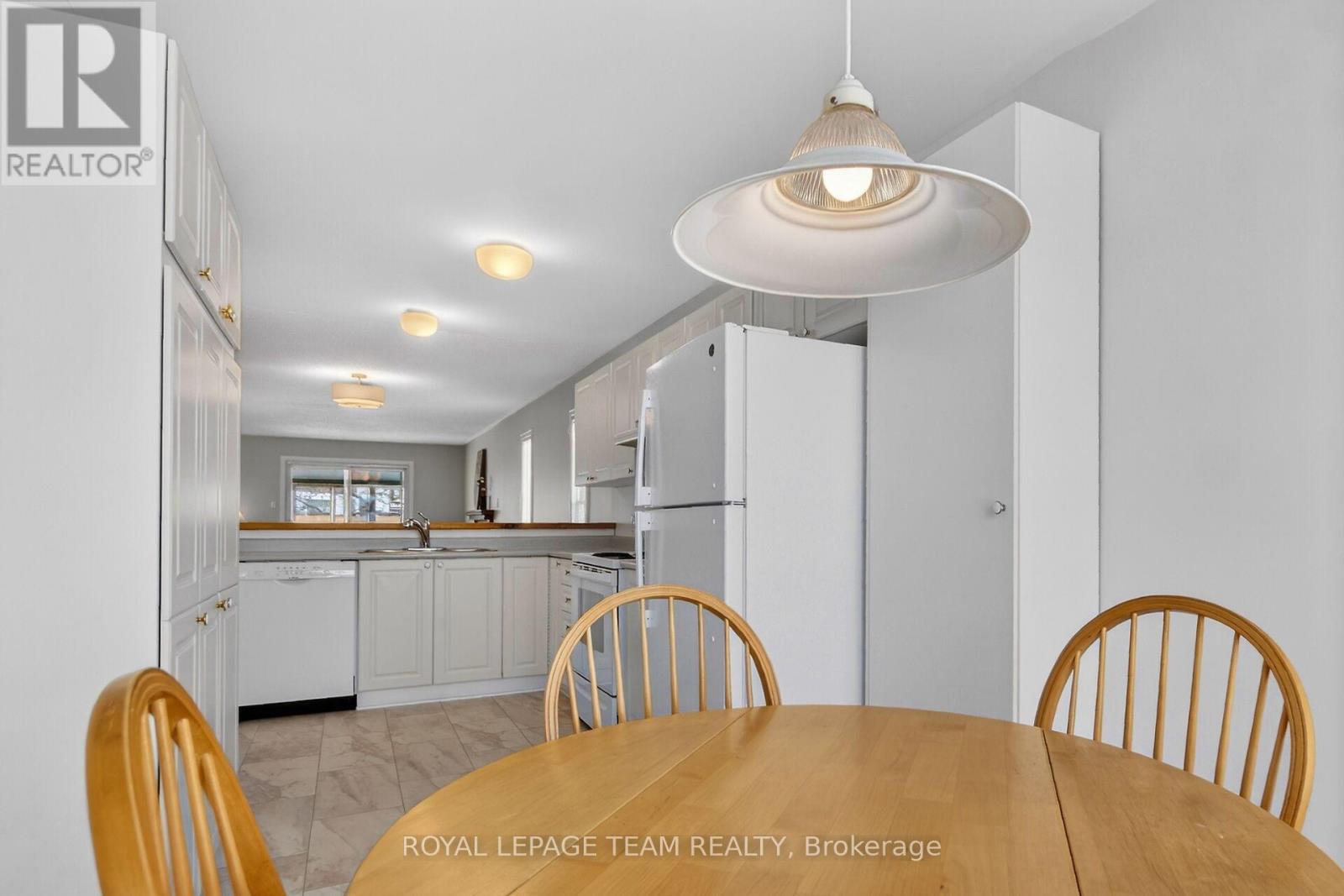 84 Newborough Crescent, Ottawa, Ontario  K2G 6A9 - Photo 6 - X12845184