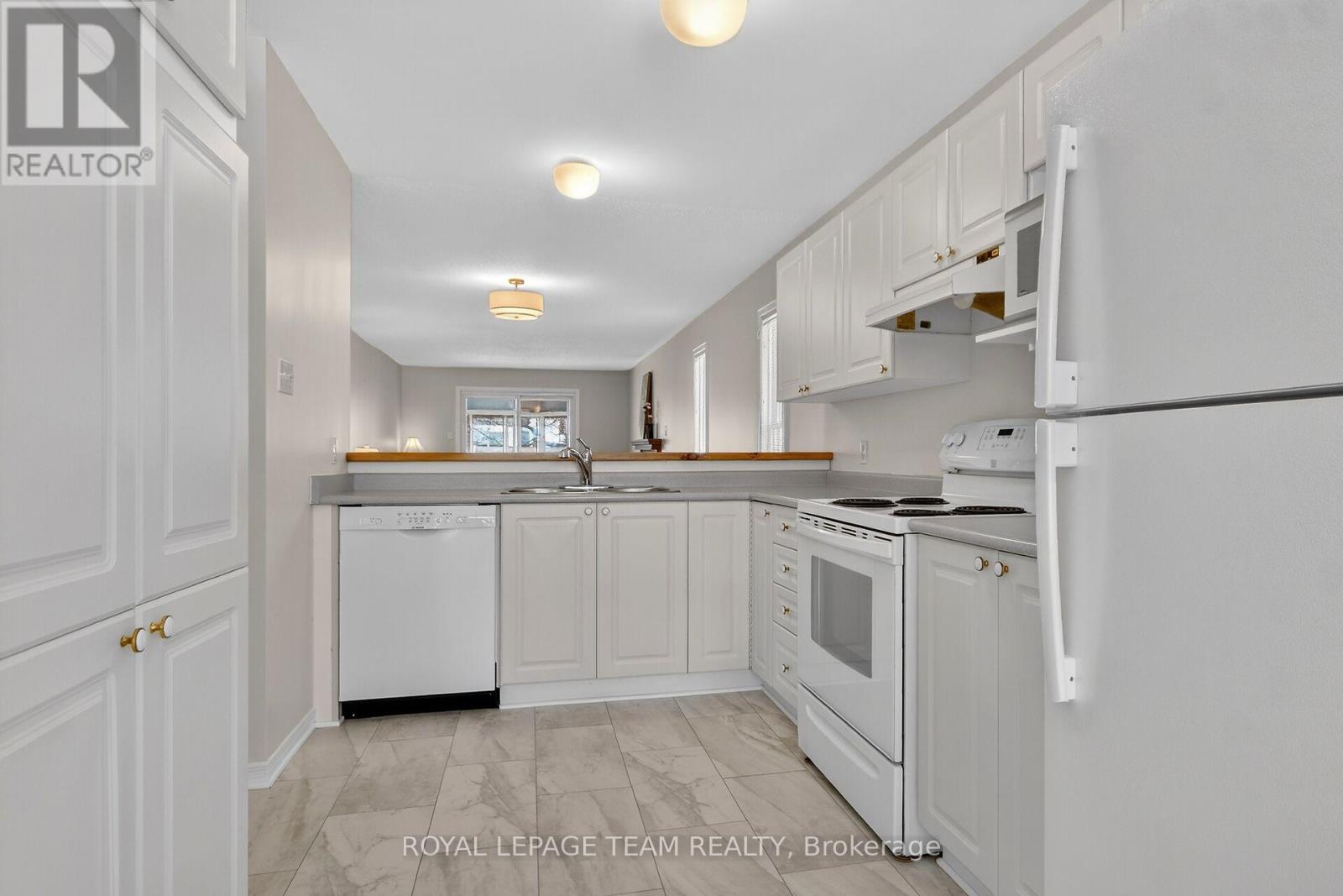 84 Newborough Crescent, Ottawa, Ontario  K2G 6A9 - Photo 7 - X12845184