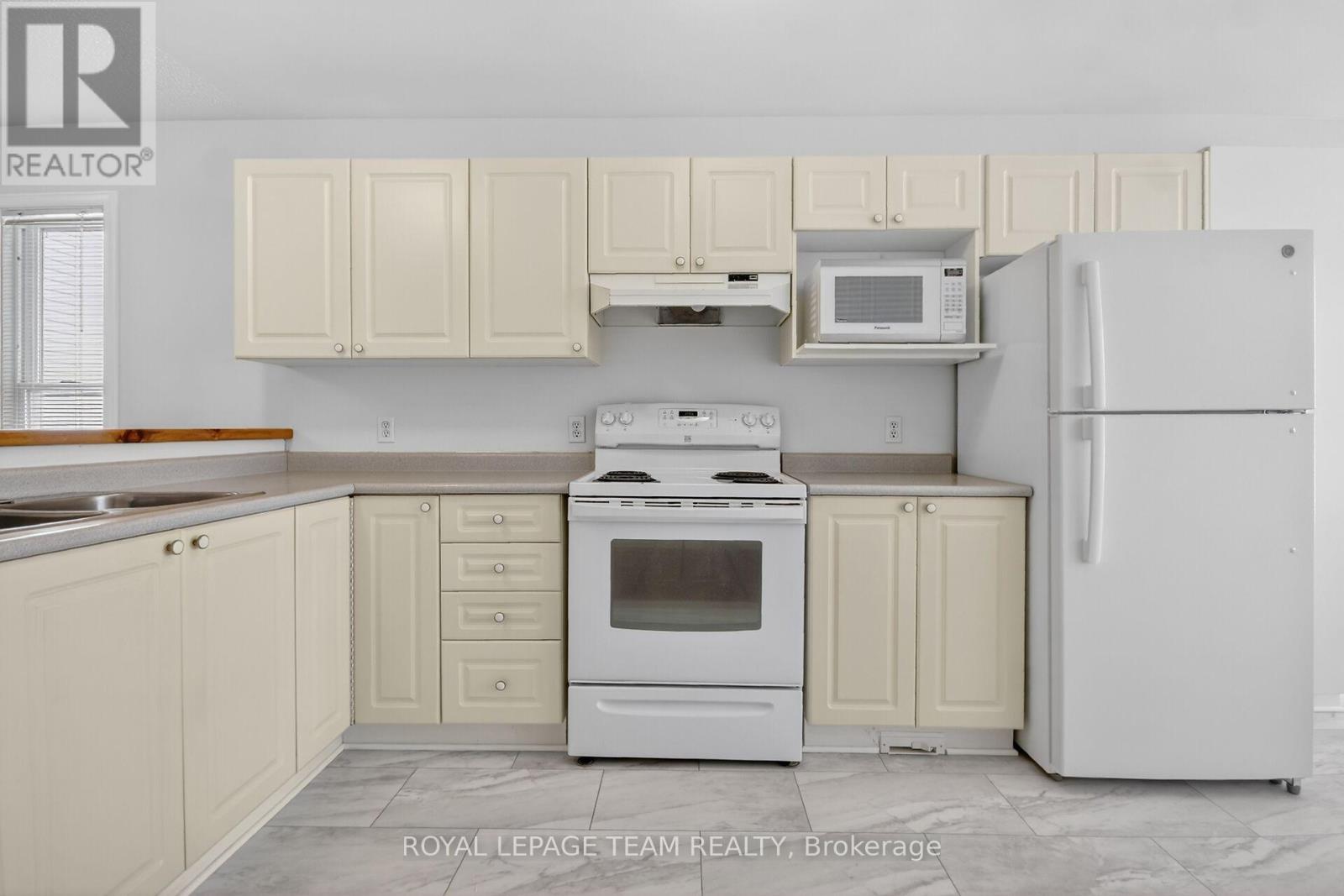 84 Newborough Crescent, Ottawa, Ontario  K2G 6A9 - Photo 8 - X12845184