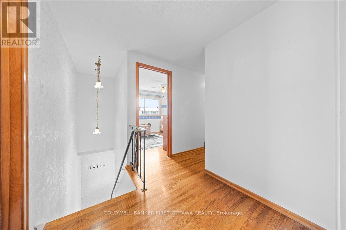 34 Hadley Circle, Ottawa, Ontario  K2H 6N9 - Photo 12 - X12845220