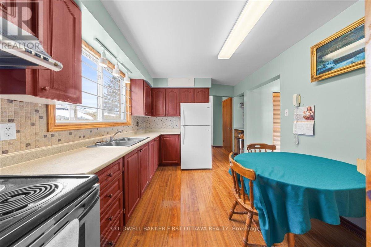 34 Hadley Circle, Ottawa, Ontario  K2H 6N9 - Photo 8 - X12845220