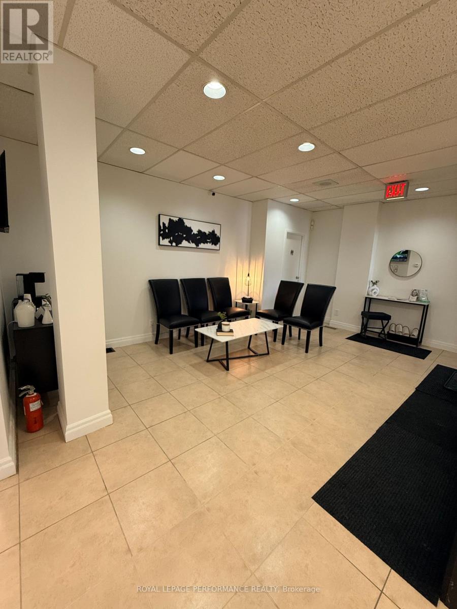 2446 St Joseph Boulevard, Ottawa, Ontario  K1C 1G1 - Photo 2 - X12845258