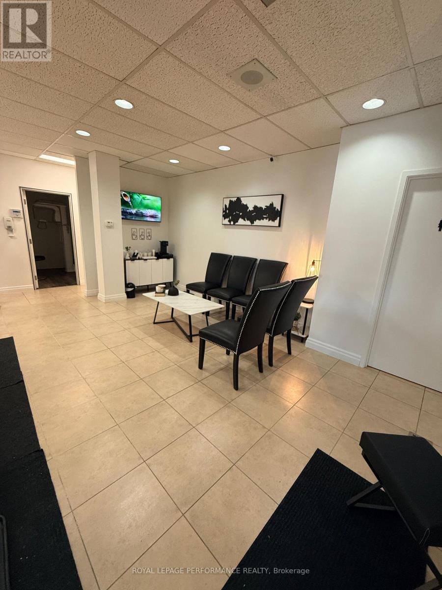 2446 St Joseph Boulevard, Ottawa, Ontario  K1C 1G1 - Photo 3 - X12845258