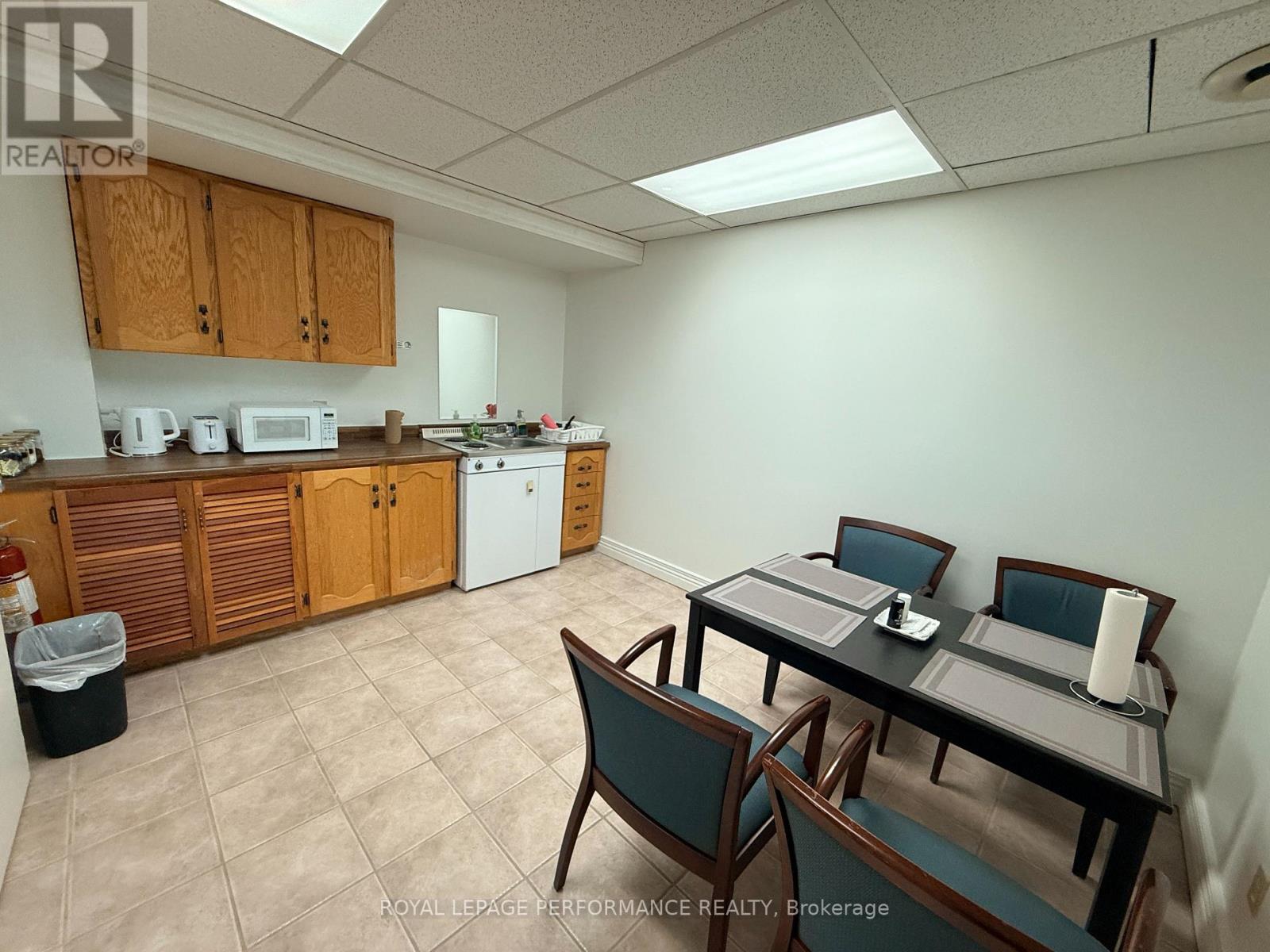 2446 St Joseph Boulevard, Ottawa, Ontario  K1C 1G1 - Photo 4 - X12845258