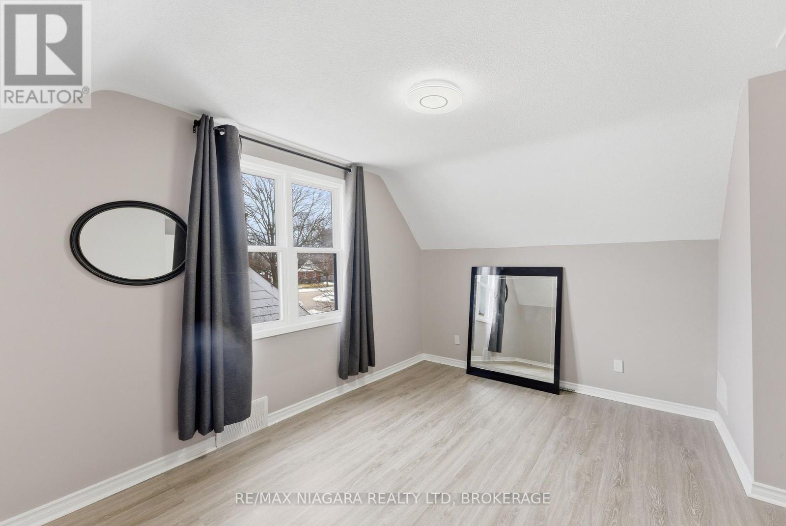 5781 Morden Drive, Niagara Falls, Ontario  L2E 3C8 - Photo 22 - X12845350