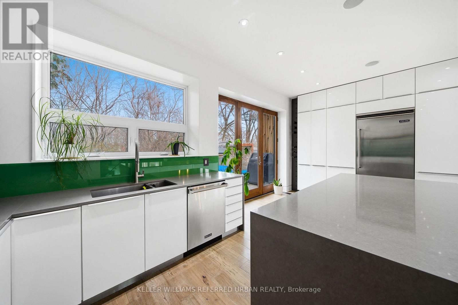 22 Daniels Street, Toronto, Ontario  M8Y 1L8 - Photo 12 - W12736838