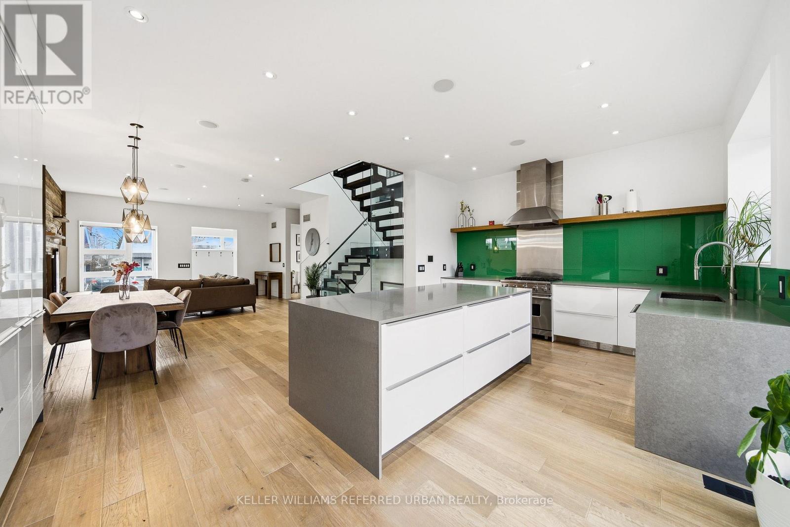 22 Daniels Street, Toronto, Ontario  M8Y 1L8 - Photo 9 - W12736838