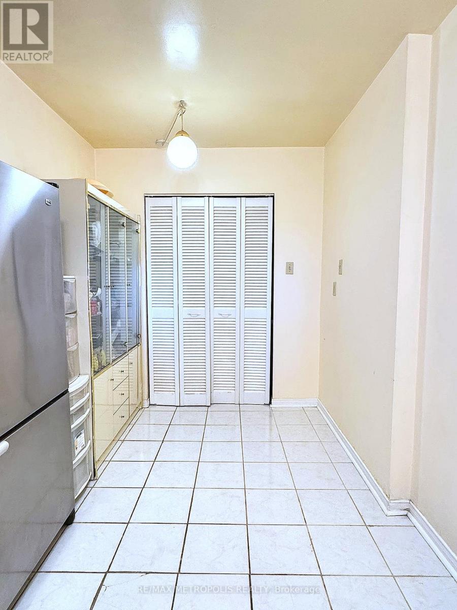 806 - 234 Albion Road, Toronto (Elms-Old Rexdale), Ontario  M9W 6A5 - Photo 8 - W12843992