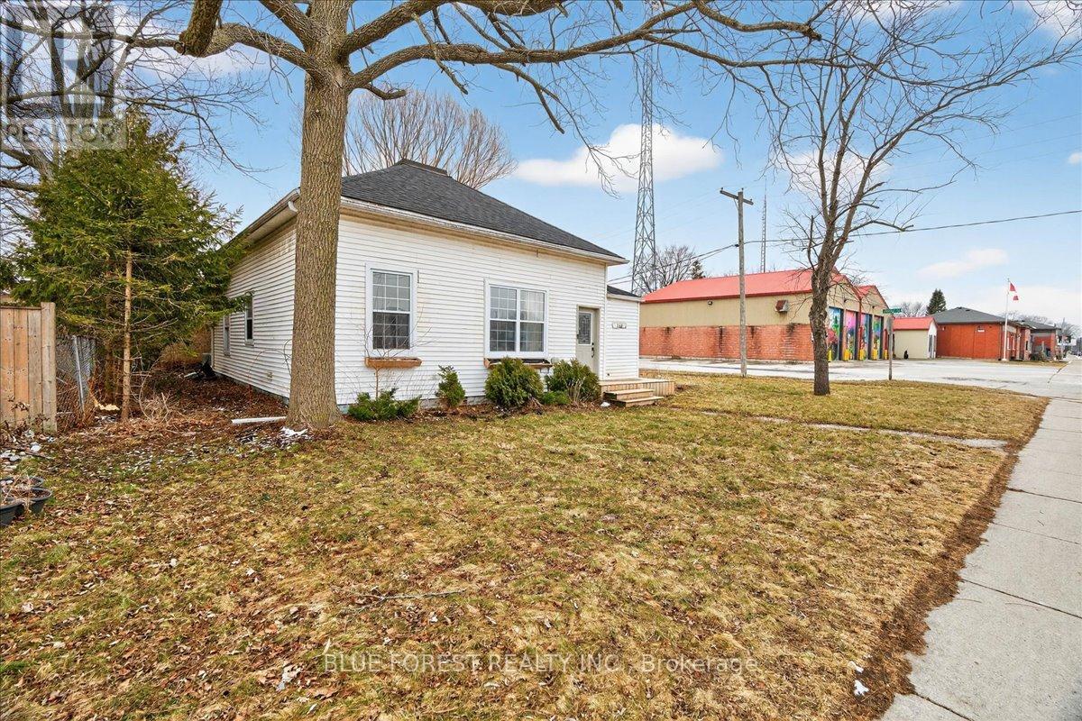 148 Main Street, West Elgin, Ontario  N0L 2P0 - Photo 44 - X12845196