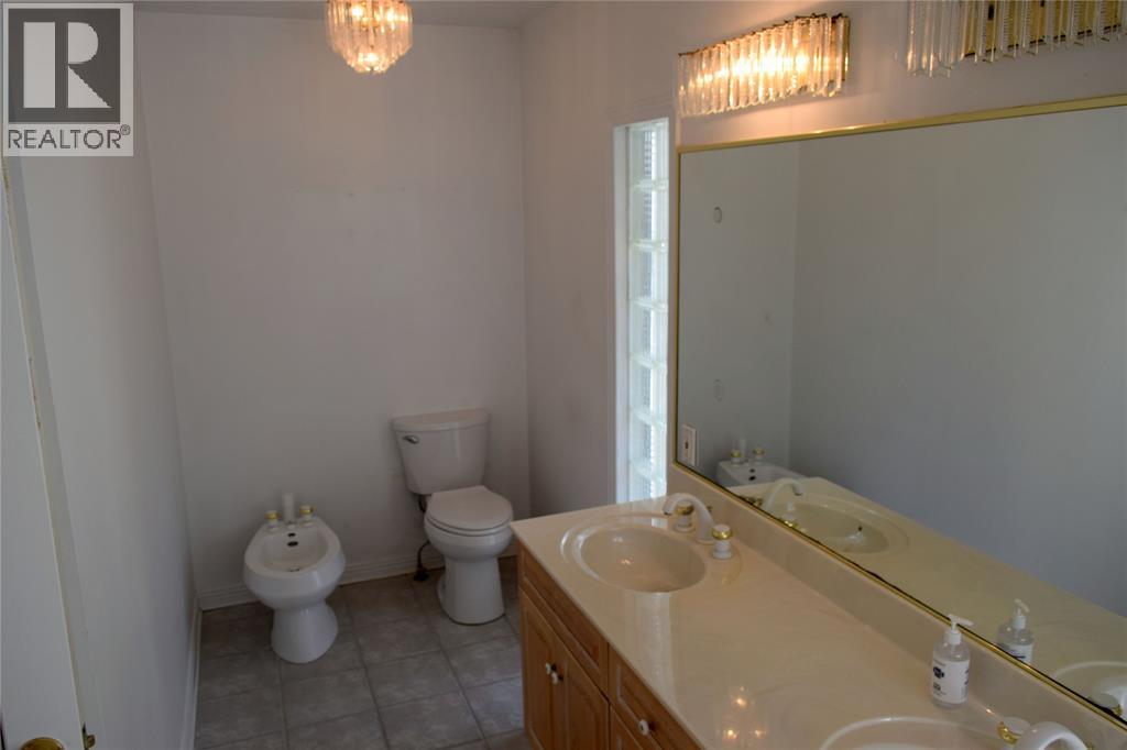 1024 Brenchley Street, Sarnia, Ontario  N7S 1R4 - Photo 5 - 26004560