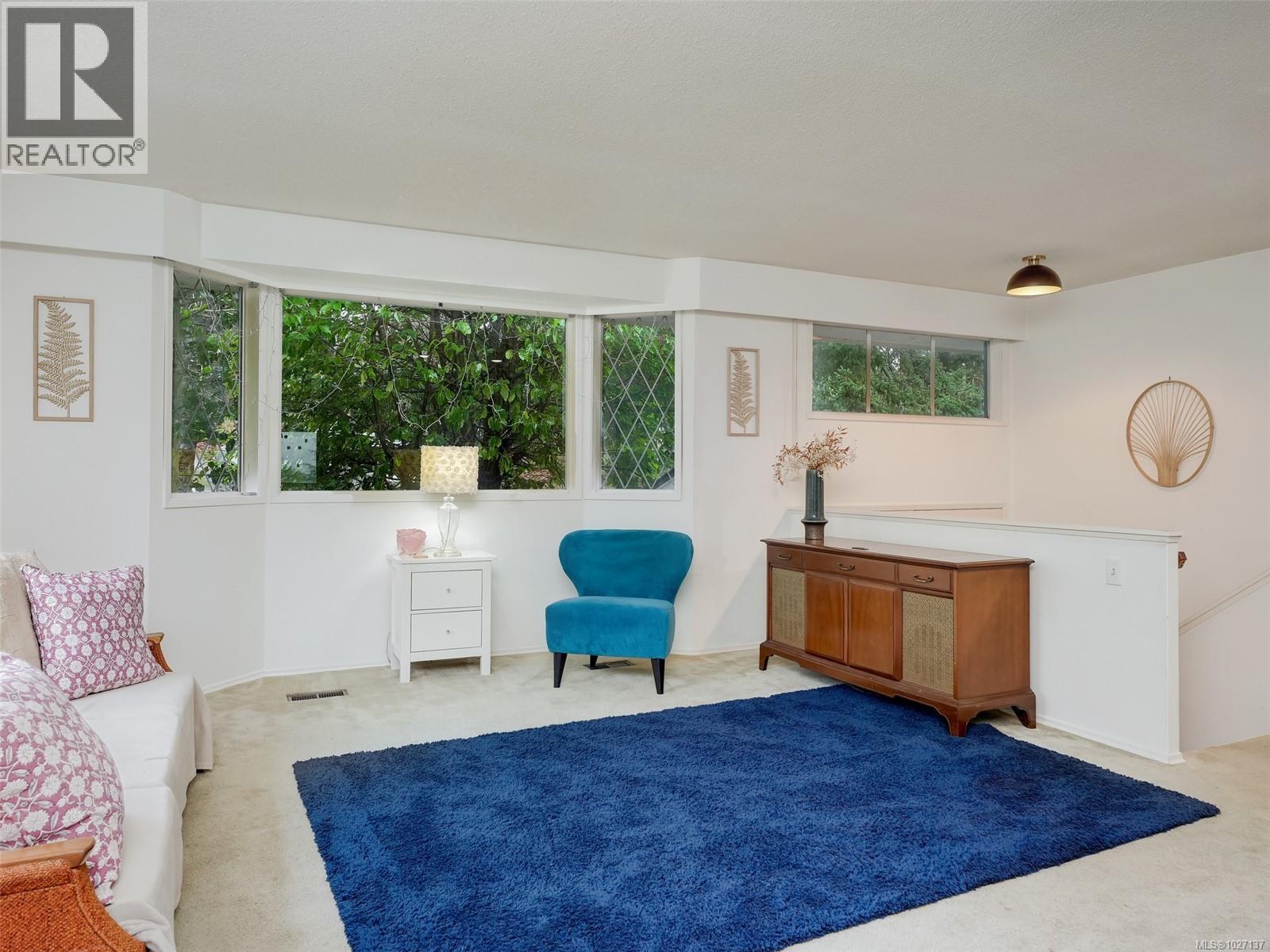 2202 Arbutus Rd, Saanich, British Columbia  V8N 1V3 - Photo 11 - 1027137