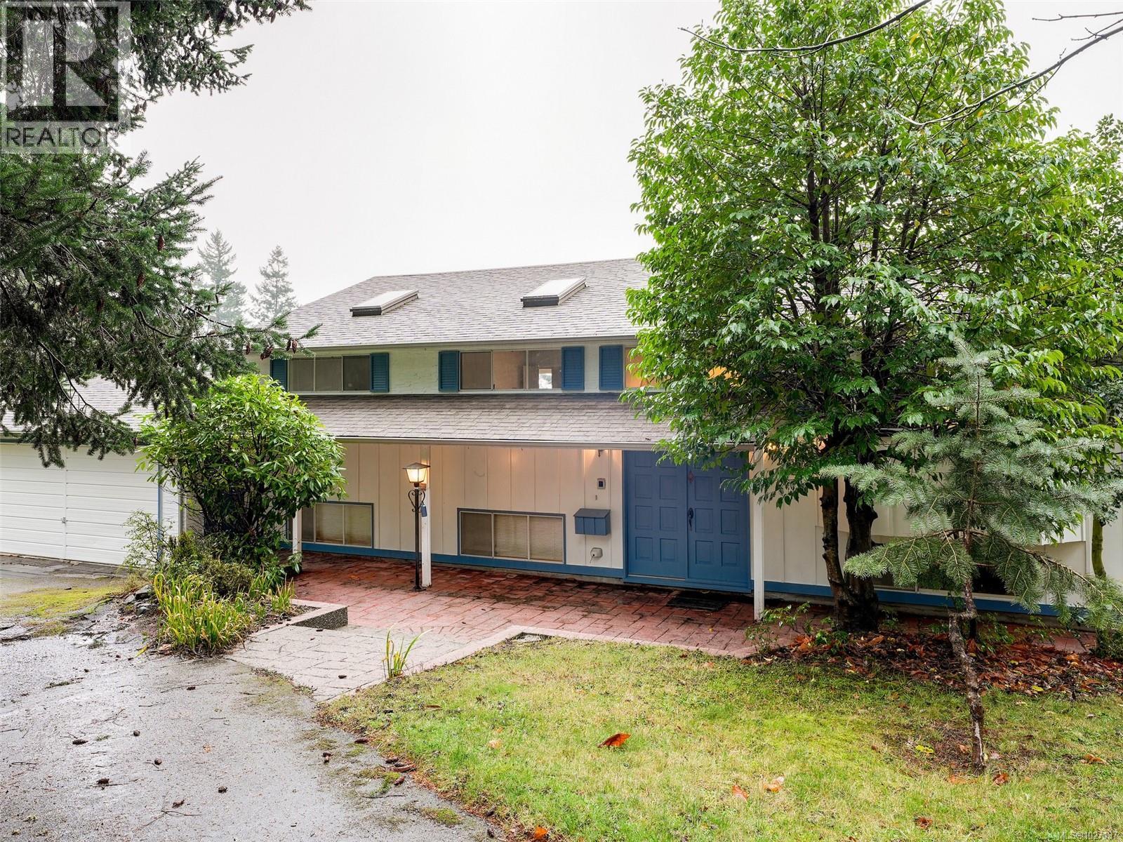 2202 Arbutus Rd, Saanich, British Columbia