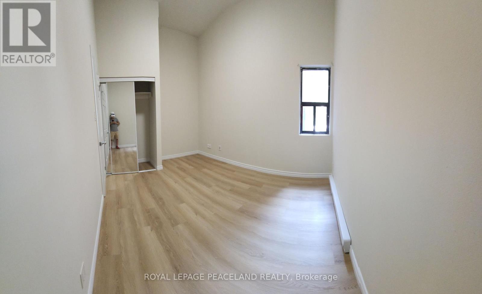 4 - 556 Spadina Crescent, Toronto, Ontario  M5S 2J9 - Photo 2 - C12845362