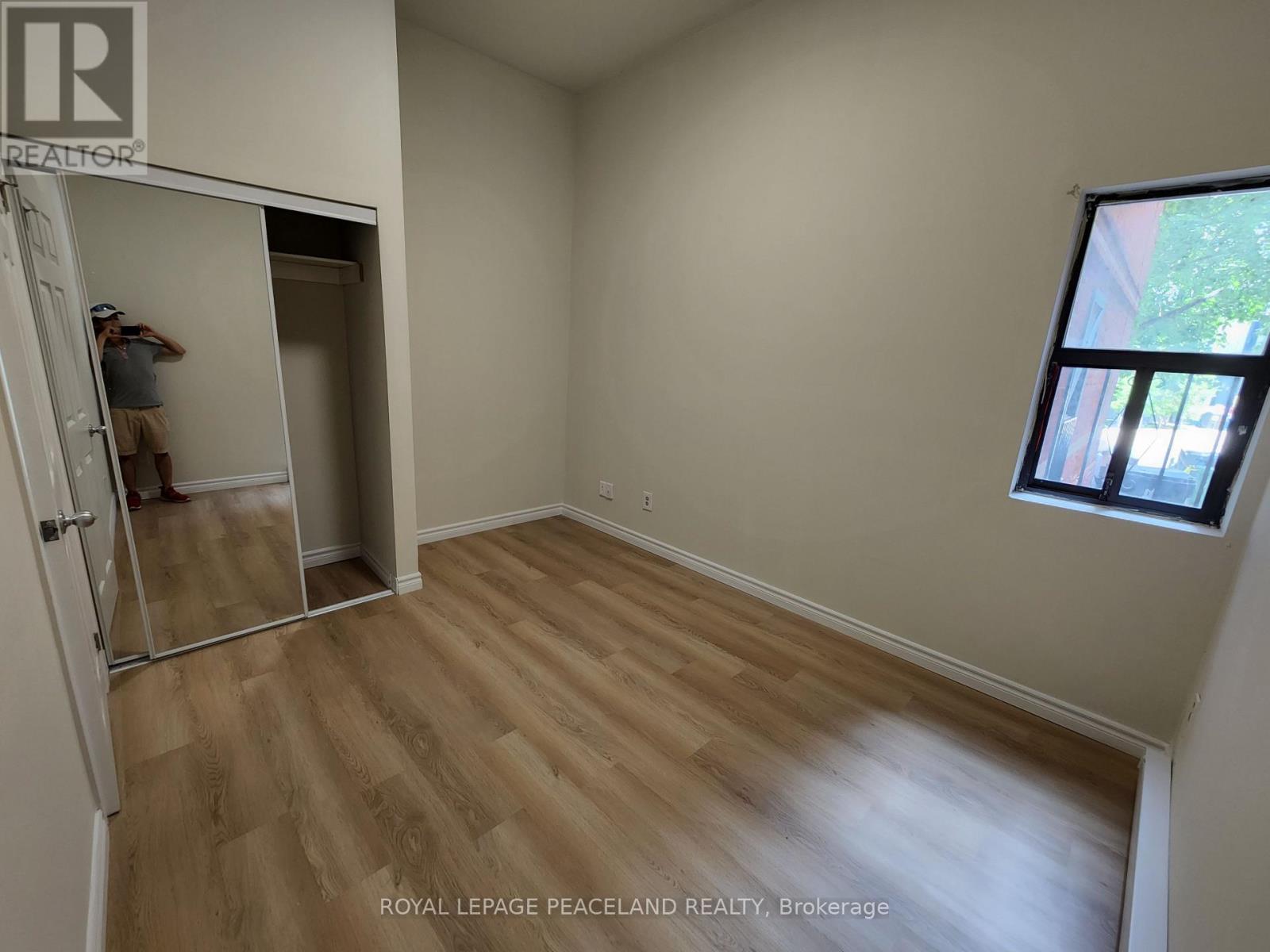 4 - 556 Spadina Crescent, Toronto, Ontario  M5S 2J9 - Photo 4 - C12845362