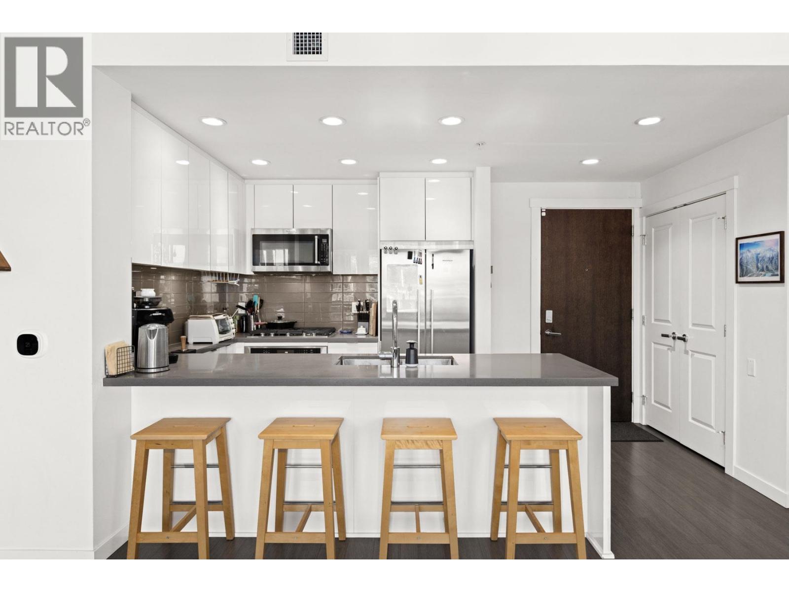 208 277 W 1st Street, North Vancouver, British Columbia  V7M 0E8 - Photo 2 - R3095600