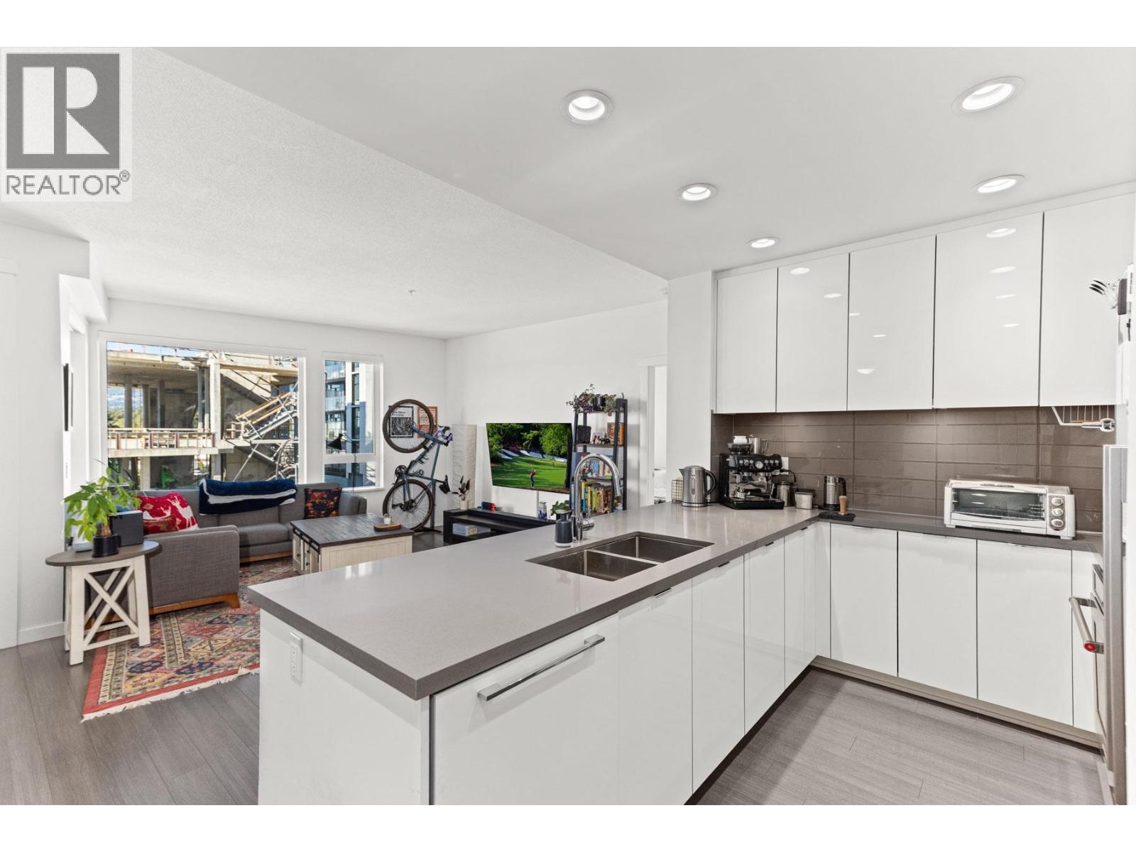 208 277 W 1st Street, North Vancouver, British Columbia  V7M 0E8 - Photo 4 - R3095600