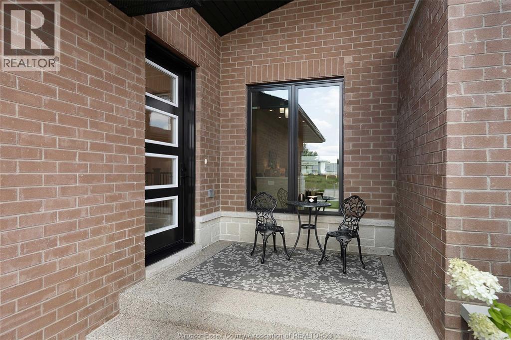 572 Lily Mac Boulevard, Windsor, Ontario N6E 3N7 - Photo 3 - 26004563
