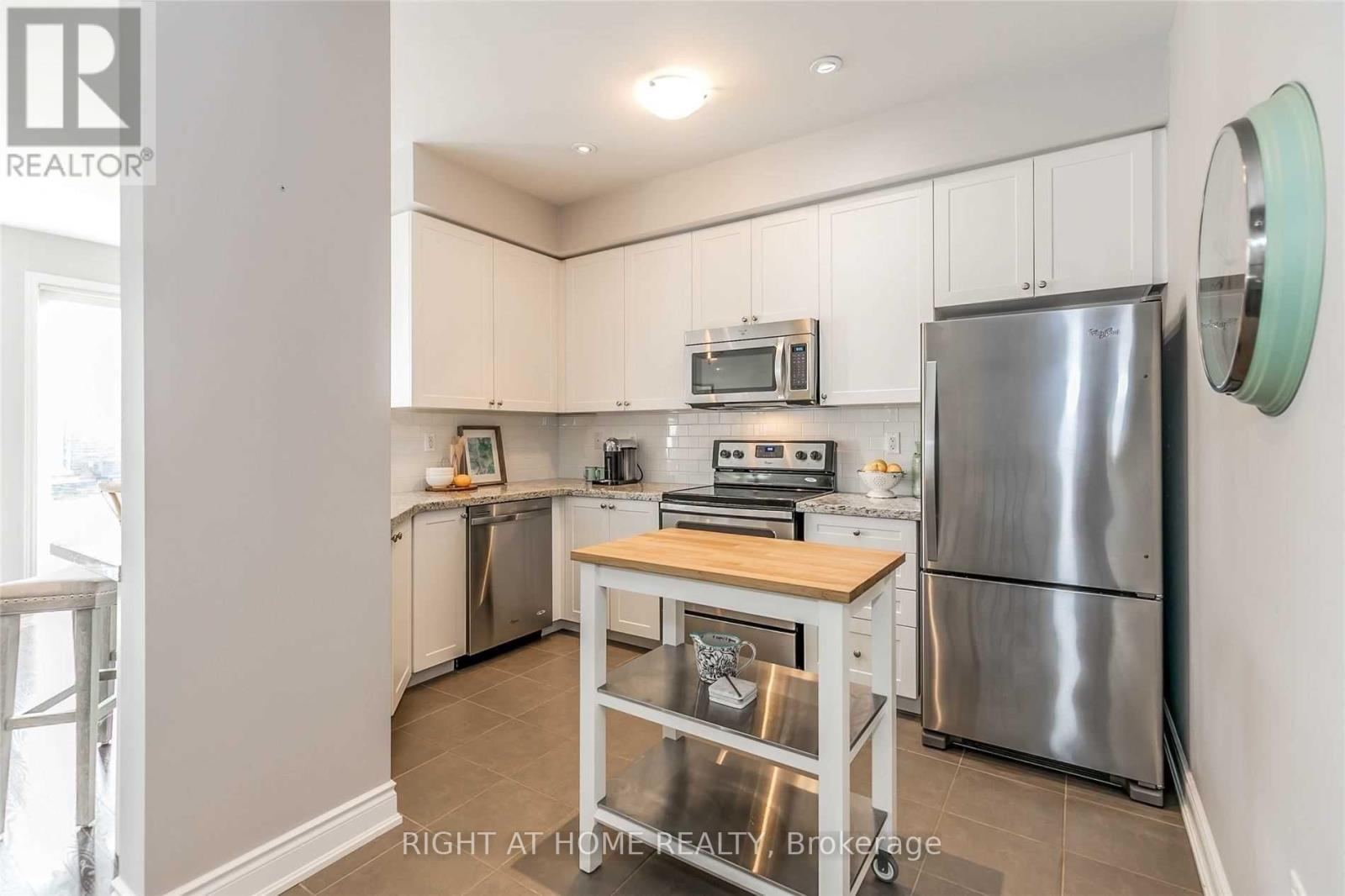 23 - 751 Wendy Culbert Crescent, Newmarket, Ontario  L3X 0E9 - Photo 7 - N12845152